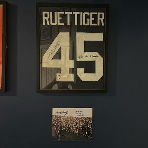 Rudy Ruettiger Signed Notre Dame Figthing Irish Jersey w/ signed picture.